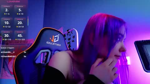 Kira online show from 10/11/25, 09:35