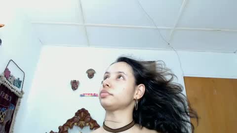 kiaralenon online show from 10/05/25, 12:42