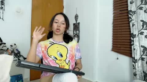 kiaralenon online show from 10/13/25, 11:21