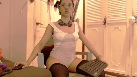 kiaralenon online show from 07/26/26, 10:16