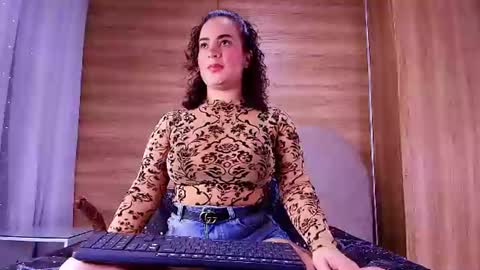 kiaralopez_ online show from 06/17/26, 03:09