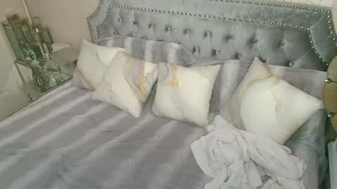 Kia Rose online show from 10/12/25, 05:06