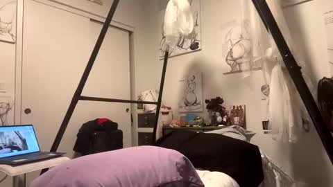 Snapshot of kibrombariu45 chatting on 12/23/24, 12:52 HunneysPlayRoom online show from 12/23/24, 12:52