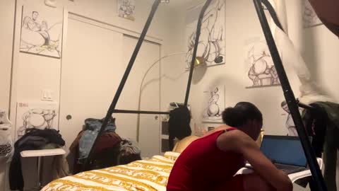 Snapshot of kibrombariu45 chatting on 01/05/25, 11:37 HunneysPlayRoom online show from 01/05/25, 11:37