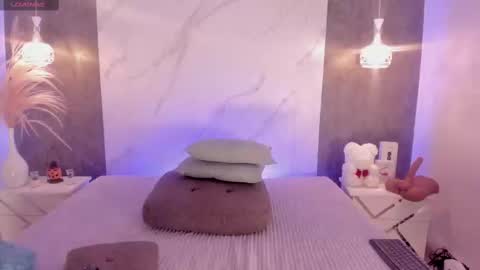 Kim Thompson online show from 10/12/25, 05:23