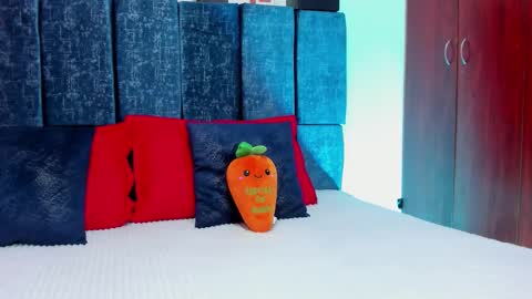 kiimowens online show from 11/19/25, 12:05