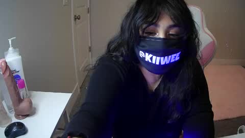 KIIWEE online show from 05/13/26, 03:26