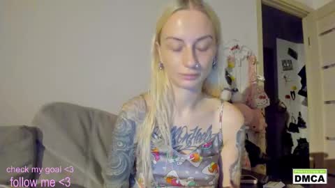 Kiki online show from 10/20/25, 04:51