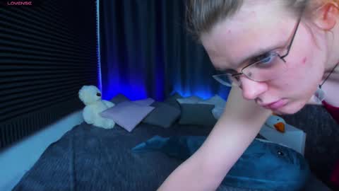 Kiki online show from 02/14/25, 04:31