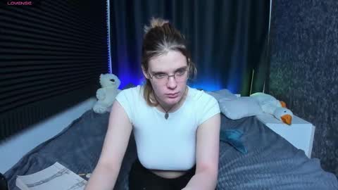 Kiki online show from 02/15/25, 04:45