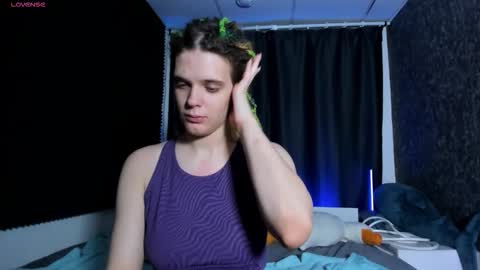 Kiki online show from 11/26/25, 10:05