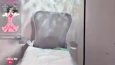 Snapshot of kiki_loveu chatting on 12/22/24, 10:17 kiki_loveu online show from 12/22/24, 10:17