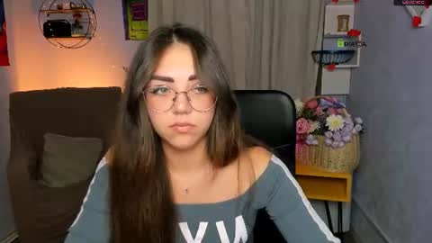 kiki_swan online show from 06/25/26, 07:18