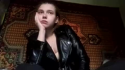 kikibang_ online show from 11/18/25, 08:19