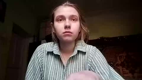 kikibang_ online show from 12/19/25, 10:22