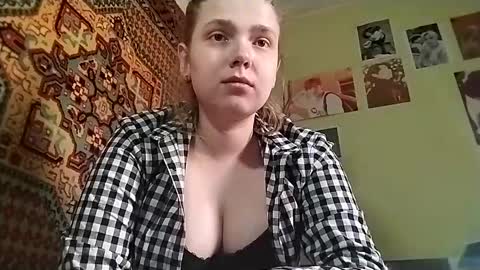 kikibang_ online show from 04/27/26, 08:34