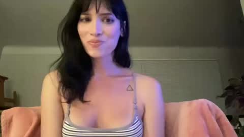 Kiki Hart online show from 10/12/25, 02:21