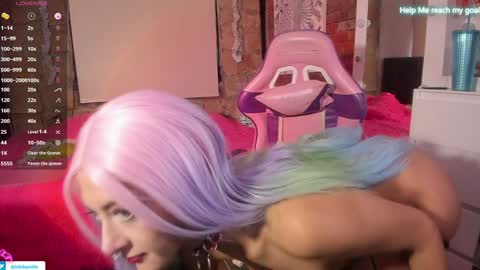 Snapshot of kikilepetite chatting on 12/25/24, 05:58 kiki online show from 12/25/24, 05:58