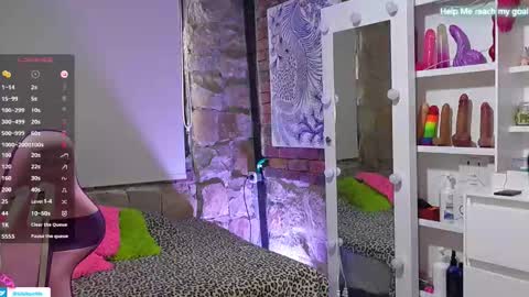 Snapshot of kikilepetite chatting on 12/14/25, 06:23 kiki online show from 12/14/25, 06:23