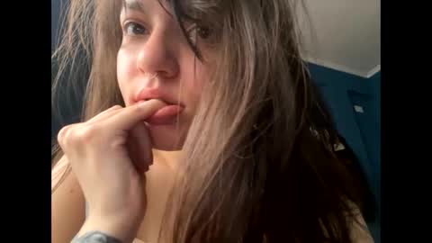 kikilove15 online show from 05/01/26, 05:17