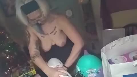 kikilovespartylights online show from 12/21/24, 12:49