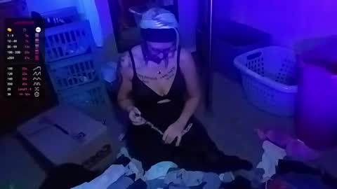 kikilovespartylights online show from 01/01/25, 07:52