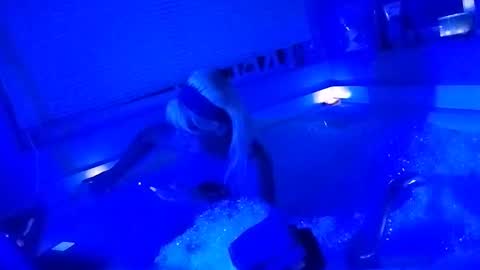 kikilovespartylights online show from 11/30/25, 12:20