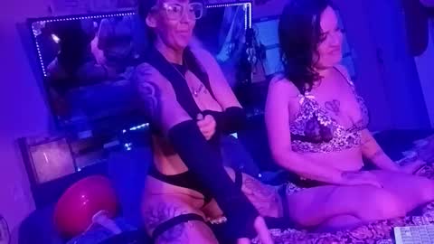 Snapshot of kikilovespartylights chatting on 02/25/26, 07:29 kikilovespartylights online show from 02/25/26, 07:29