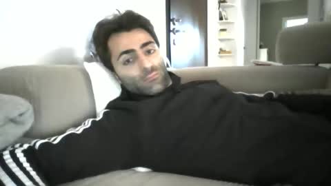 kikkus01 online show from 10/28/25, 08:18