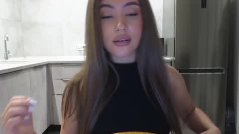 EvaAnna online show from 02/25/25, 09:02