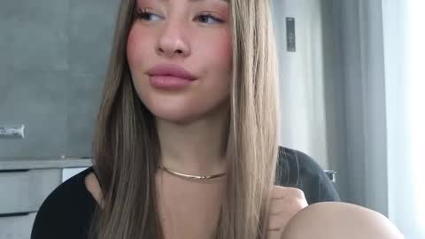 EvaAnna online show from 03/04/25, 07:30