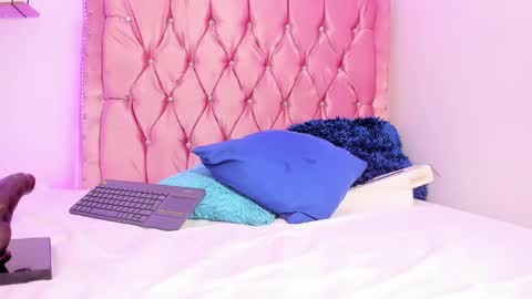 kim online show from 03/11/25, 10:53