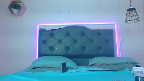 Kim online show from 11/06/25, 03:57