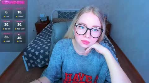 Snapshot of kim_girl_next_door chatting on 12/01/25, 08:52 KIM online show from 12/01/25, 08:52