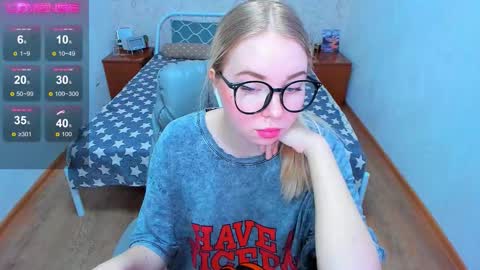 Snapshot of kim_girl_next_door chatting on 12/02/25, 08:08 KIM online show from 12/02/25, 08:08