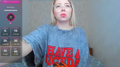 Snapshot of kim_girl_next_door chatting on 12/20/25, 06:53 KIM online show from 12/20/25, 06:53