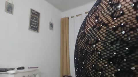 Snapshot of kim_lu29 chatting on 11/25/25, 05:07 kim online show from 11/25/25, 05:07