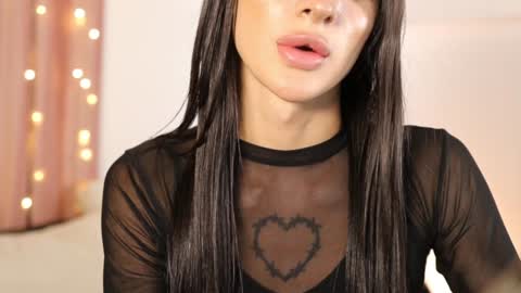 Snapshot of kim_oberlin chatting on 02/06/25, 04:58 Kim Oberlin online show from 02/06/25, 04:58