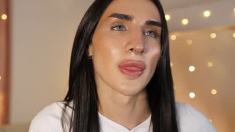 Snapshot of kim_oberlin chatting on 02/07/25, 05:07 Kim Oberlin online show from 02/07/25, 05:07