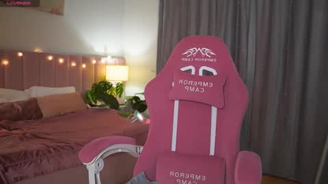 Snapshot of kim_oberlin chatting on 02/25/25, 10:37 Kim Oberlin online show from 02/25/25, 10:37