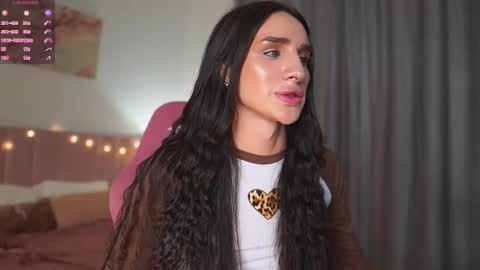 Snapshot of kim_oberlin chatting on 02/25/25, 01:39 Kim Oberlin online show from 02/25/25, 01:39