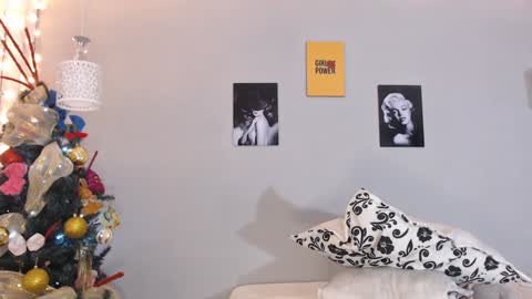 Snapshot of kimandyuk chatting on 12/19/24, 01:39 Kim Yuk online show from 12/19/24, 01:39