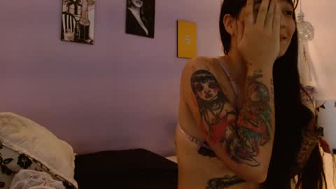 Snapshot of kimandyuk chatting on 01/18/25, 11:00 Kim Yuk online show from 01/18/25, 11:00