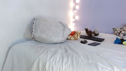 Snapshot of kimandyuk chatting on 01/25/25, 01:10 Kim Yuk online show from 01/25/25, 01:10