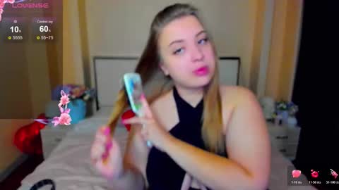 Snapshot of kimberly_mm chatting on 11/05/25, 05:35 kimberly_mm online show from 11/05/25, 05:35