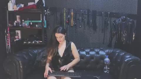 Snapshot of kimberly_swan_ chatting on 03/01/25, 08:21 KIMBERLY SWAN online show from 03/01/25, 08:21