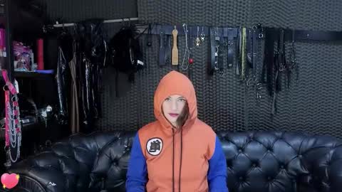 Snapshot of kimberly_swan_ chatting on 10/19/25, 02:12 KIMBERLY SWAN online show from 10/19/25, 02:12