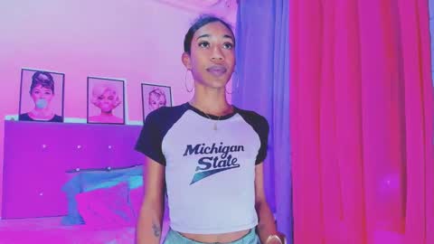 Snapshot of kimberly_thompsom chatting on 01/20/25, 05:26 Your Queen KIM online show from 01/20/25, 05:26