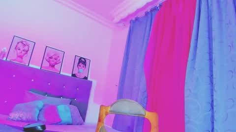 Snapshot of kimberly_thompsom chatting on 02/08/25, 11:55 Your Queen KIM online show from 02/08/25, 11:55