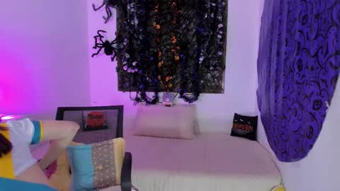 kimberly_thonson online show from 10/19/25, 11:05